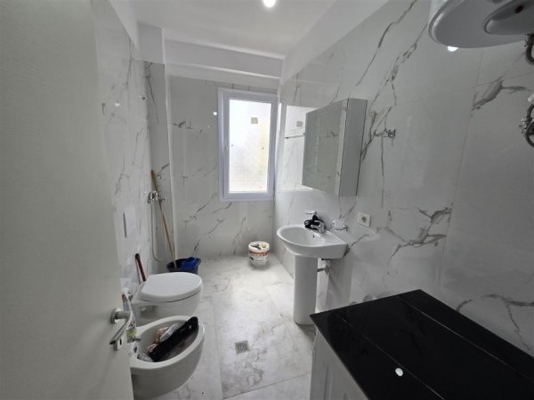 Tirane, jepet me qera apartament 2+1 Kati 2, 80 m² 550 € (Fusha e Aviacionit)