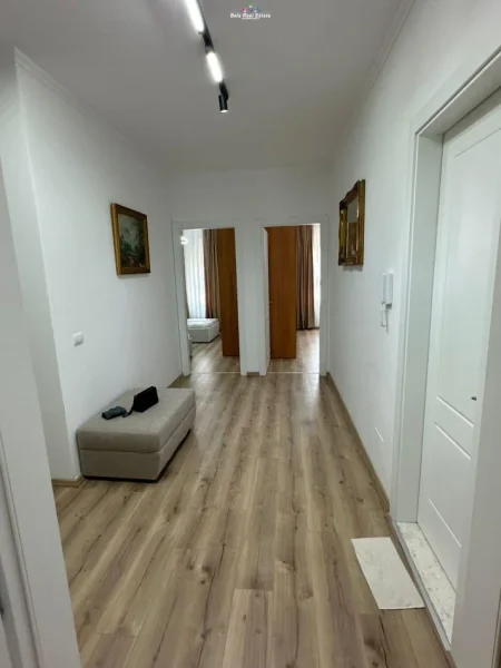Tirane, jepet me qera apartament 2+1 Kati 6, 103 m² 650 € (kinostudio)