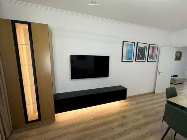 Tirane, jepet me qera apartament 2+1 Kati 6, 103 m² 650 € (kinostudio)