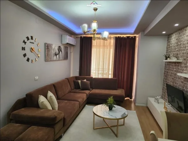 Tirane, jepet me qera apartament 2+1 Kati 7, 95 m² 570 € (astir)