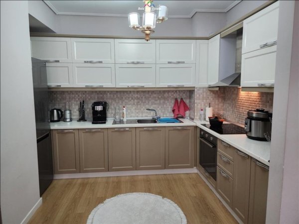 Tirane, jepet me qera apartament 2+1 Kati 7, 95 m² 570 € (astir)