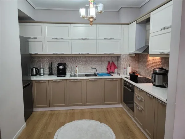 Tirane, jepet me qera apartament 2+1 Kati 7, 95 m² 570 € (astir)