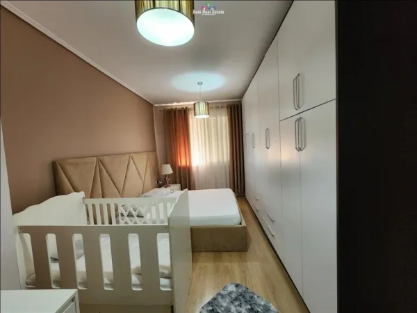 Tirane, jepet me qera apartament 2+1 Kati 7, 95 m² 570 € (astir)