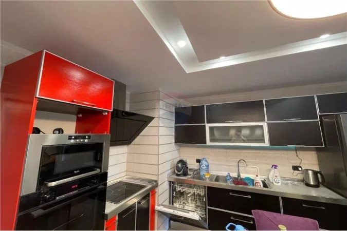 Tirane, jepet me qera 2+1 Kati 4, 118 m² 850 € (APARTAMENT 2+1 PER QIRA TE KOPSHTI ZOOLOGJIK!)