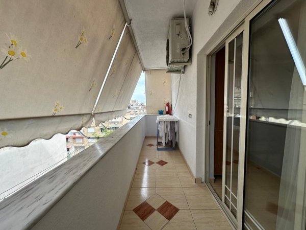 Tirane, jepet me qera apartament 3+1 Kati 5, 140 m² 700 € (Vasil Shanto)