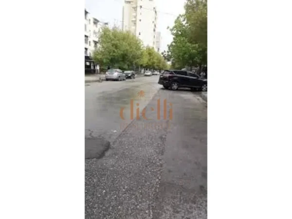 Elbasan, shitet dyqan Kati 0, 200 m² 250.000 € (Lagja 11 nentori, Elbasan)