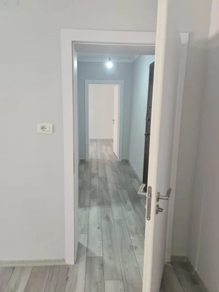 Tirane, shitet apartament 1+1+Ballkon Kati 2, 53 m² 125.000 € (21 Dhjetori)