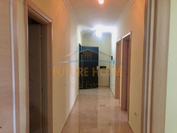 Tirane, jepet me qera 2+1 Kati 6, 123 m² 500 € (stacioni i trenit)