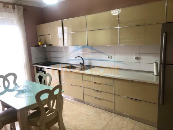 Tirane, jepet me qera 2+1 Kati 6, 123 m² 500 € (stacioni i trenit)