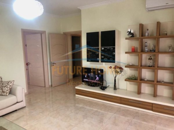 Tirane, jepet me qera 2+1 Kati 6, 123 m² 500 € (stacioni i trenit)