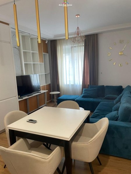 Tirane, jepet me qera apartament duplex 1+1+Ballkon Kati 4, 60 m² 500 € (laprake)