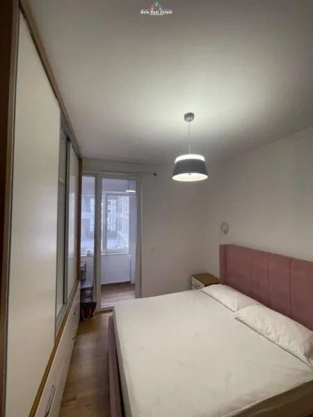 Tirane, jepet me qera apartament duplex 1+1+Ballkon Kati 4, 60 m² 500 € (laprake)