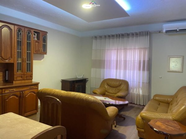 Tirane, jepet me qera Vile 2+1 Kati 2, 115 m² 400 € (fresku)