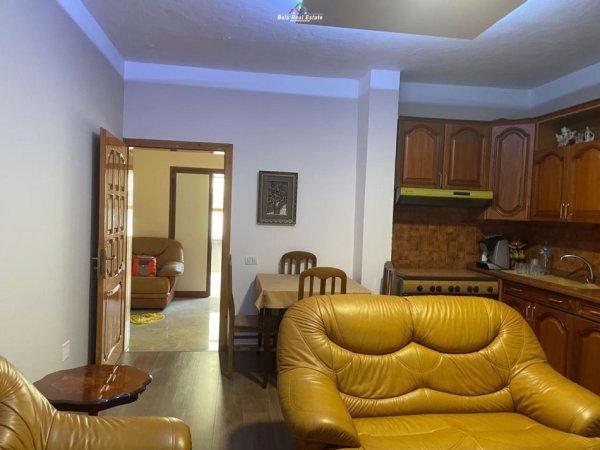 Tirane, jepet me qera Vile 2+1 Kati 2, 115 m² 400 € (fresku)