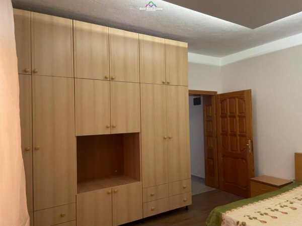 Tirane, jepet me qera Vile 2+1 Kati 2, 115 m² 400 € (fresku)