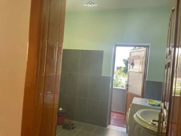 Tirane, jepet me qera Vile 2+1 Kati 2, 115 m² 400 € (fresku)