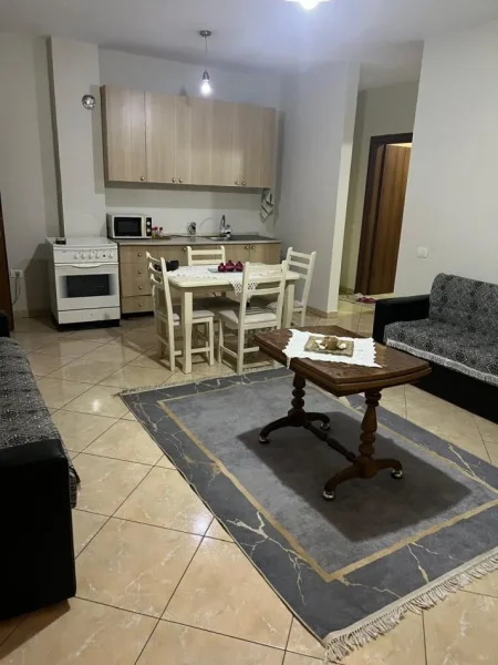 Tirane, jepet me qera apartament 1+1+Ballkon Kati 3, 75 m² 400 € (pediatria)