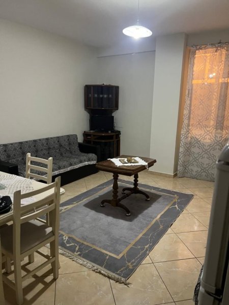 Tirane, jepet me qera apartament 1+1+Ballkon Kati 3, 75 m² 400 € (pediatria)