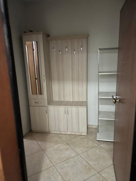 Tirane, jepet me qera apartament 1+1+Ballkon Kati 3, 75 m² 400 € (pediatria)