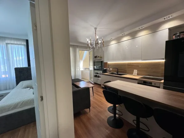 Tirane, jepet me qera apartament 2+1+Ballkon Kati 4, 110 m² 730 € (Liqeni i Thate)