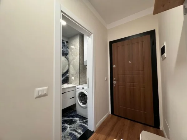 Tirane, jepet me qera apartament 2+1+Ballkon Kati 4, 110 m² 730 € (Liqeni i Thate)