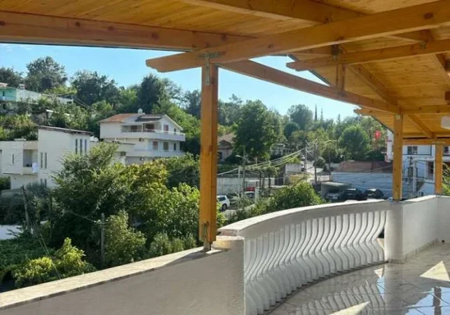 Tirane, jepet me qera garsonier 1+1 Kati 3, 51 m² 250 € (Haki shehu)