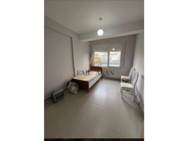 Tirane, jepet me qera apartament 2+1+2+garazh Kati 3, 90 m² 500 € (Kopshti Botanik)