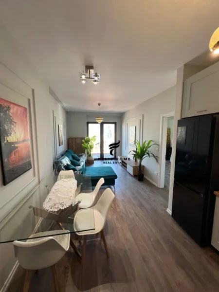 Tirane, jepet me qera apartament 1+1 Kati 21, 77 m² 900 € (RRUGA E KAVAJES)