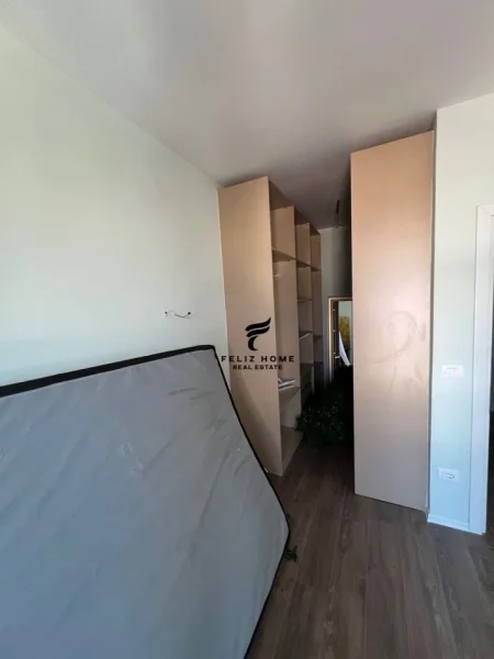 Tirane, jepet me qera apartament 1+1 Kati 21, 77 m² 900 € (RRUGA E KAVAJES)