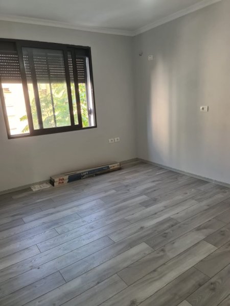 Tirane, shitet apartament 1+1+Ballkon Kati 3, 53 m² 128.000 € (KRYQEZIMI I 21 DHJETORIT)