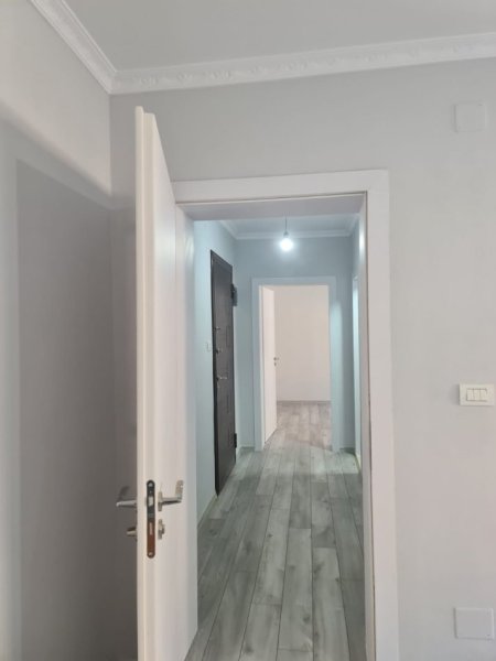 Tirane, shitet apartament 1+1+Ballkon Kati 3, 53 m² 128.000 € (KRYQEZIMI I 21 DHJETORIT)