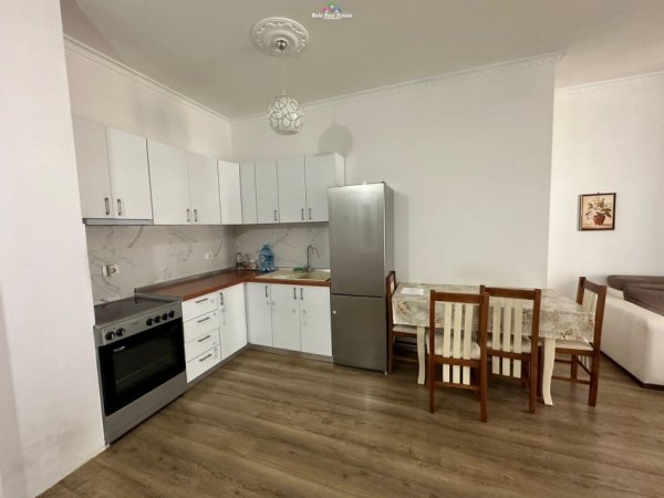 Tirane, jepet me qera apartament 2+1 Kati 4, 90 m² 800 € (komuna e parisit)