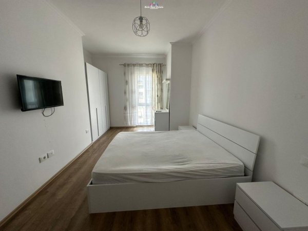 Tirane, jepet me qera apartament 2+1 Kati 4, 90 m² 800 € (komuna e parisit)