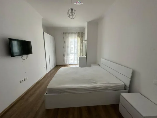 Tirane, jepet me qera apartament 2+1 Kati 4, 90 m² 800 € (komuna e parisit)