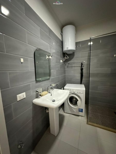 Tirane, jepet me qera apartament 2+1 Kati 4, 90 m² 800 € (komuna e parisit)
