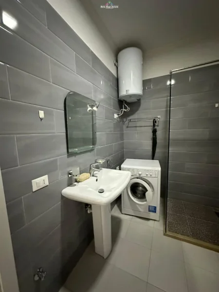 Tirane, jepet me qera apartament 2+1 Kati 4, 90 m² 800 € (komuna e parisit)