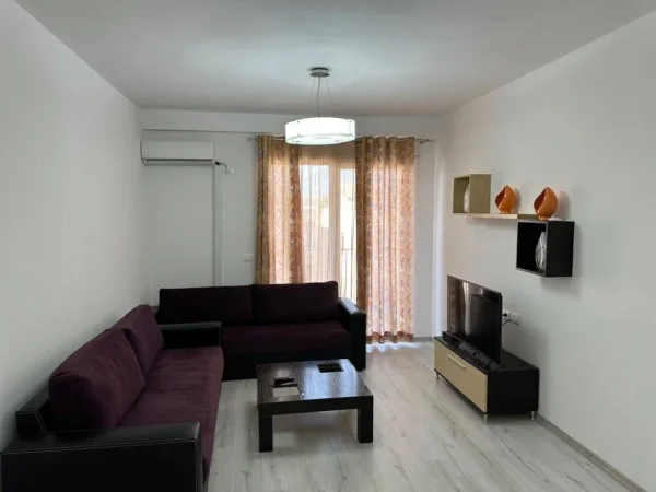 Tirane, jepet me qera apartament 1+1+Ballkon Kati 3, 75 m² 380 € (rruga sokrat miho)