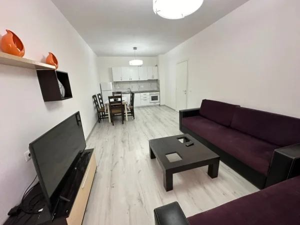 Tirane, jepet me qera apartament 1+1+Ballkon Kati 3, 75 m² 380 € (rruga sokrat miho)