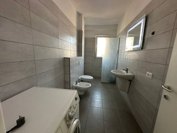 Tirane, jepet me qera apartament 1+1+Ballkon Kati 3, 75 m² 380 € (rruga sokrat miho)