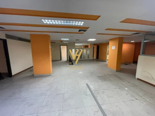 Tirane, jepet me qera zyre Kati -1, 350 m² 2.500 € (BLLOKU , PRAN LSI)