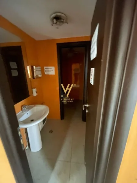 Tirane, jepet me qera zyre Kati -1, 350 m² 2.500 € (BLLOKU , PRAN LSI)