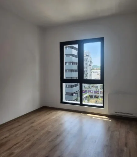 Tirane, jepet me qera Kati 7, 120 m² 800 € (Rr.Kavajes)