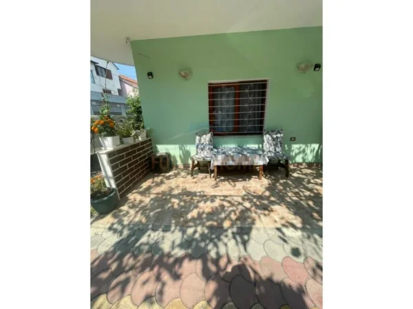 Tirane, shitet shtepi 2+1+Aneks+Ballkon Kati 1, 187 m² 130.000 € (Kthesa e Kamzes)