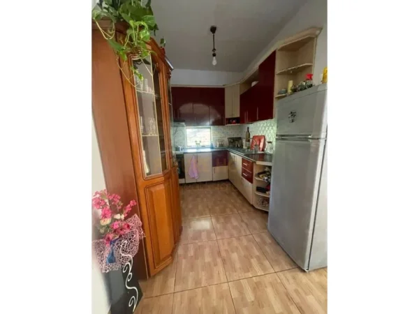 Tirane, shitet shtepi 2+1+Aneks+Ballkon Kati 1, 187 m² 130.000 € (Kthesa e Kamzes)