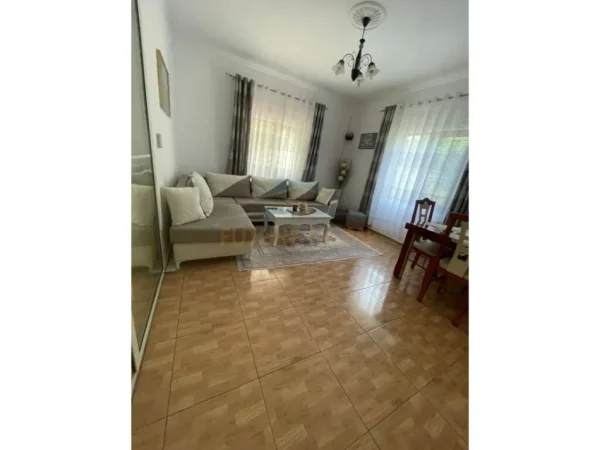 Tirane, shitet shtepi 2+1+Aneks+Ballkon Kati 1, 187 m² 130.000 € (Kthesa e Kamzes)
