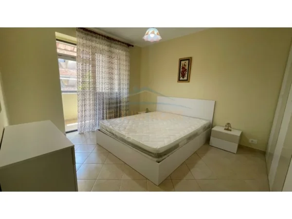 Tirane, jepet me qera apartament 1+1 Kati 2, 53 m² 450 € (Rr Bardhyl)