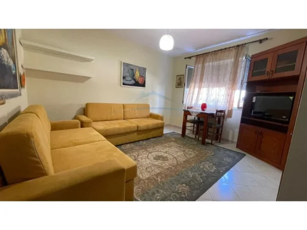 Tirane, jepet me qera apartament 1+1 Kati 2, 53 m² 450 € (Rr Bardhyl)