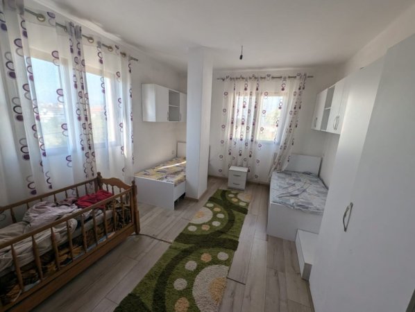 Tirane, jepet me qera apartament 2+1 , 92 m² 430 € (Rruga 5 maj)
