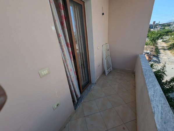 Tirane, jepet me qera apartament 2+1 , 92 m² 430 € (Rruga 5 maj)