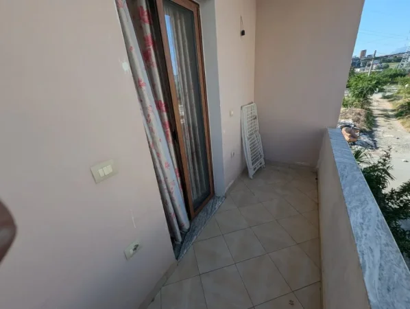 Tirane, jepet me qera apartament 2+1 , 92 m² 430 € (Rruga 5 maj)